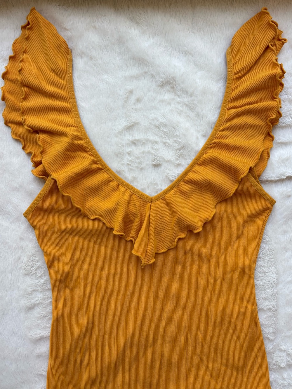 Aritzia Wilfred Ribbed Ruffle V-Neck Bodysuit Mustard Yellow Size M 65509